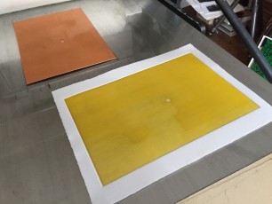 la plaque de jaune et le tirage